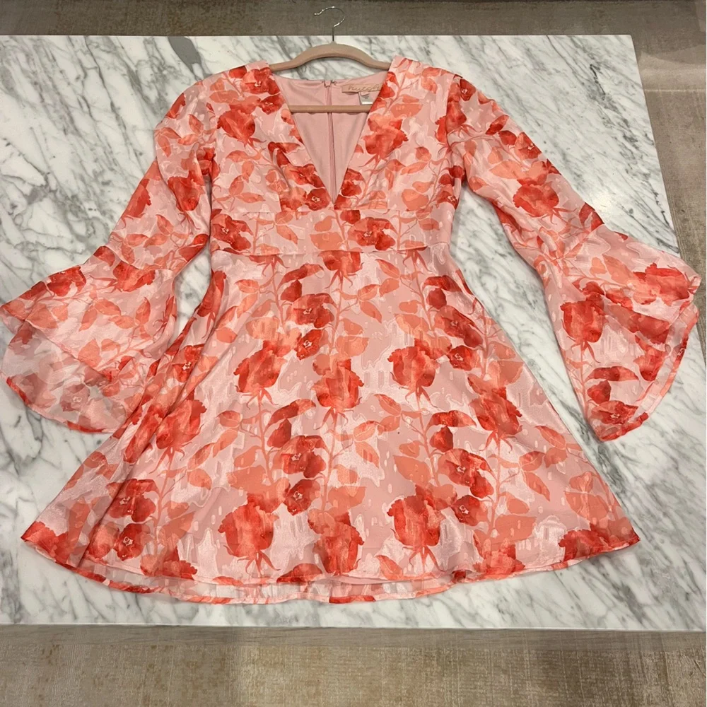 Flirty floral dress, by Hutch. Worn once! Perfect for Valentine’s Day dates! - Picture 3 of 4